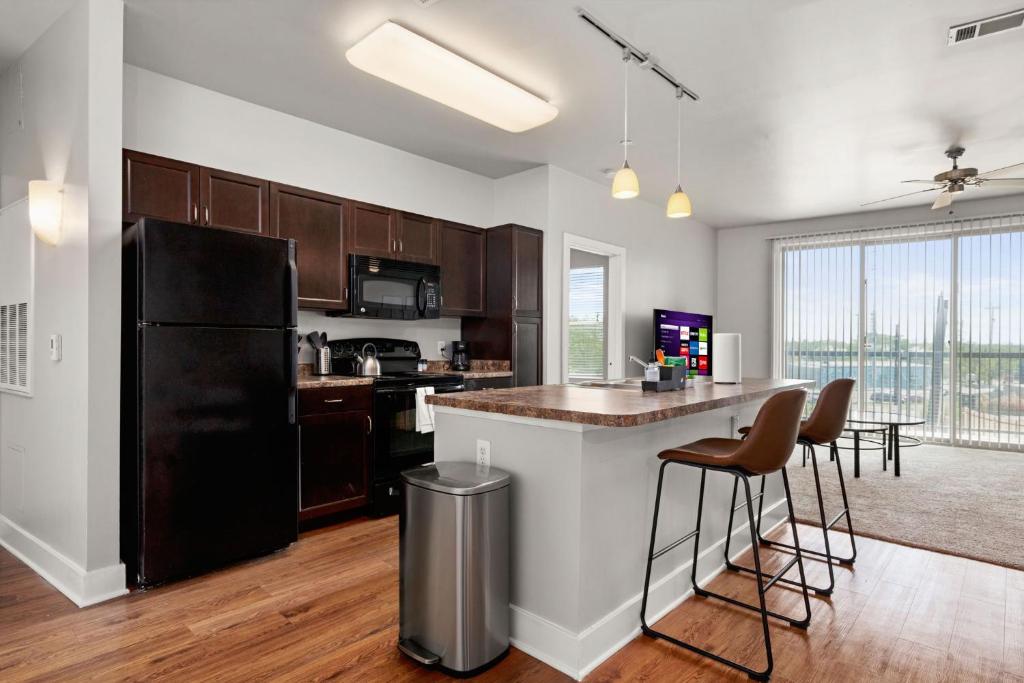 The Ladybird: Riverwalk Loft image