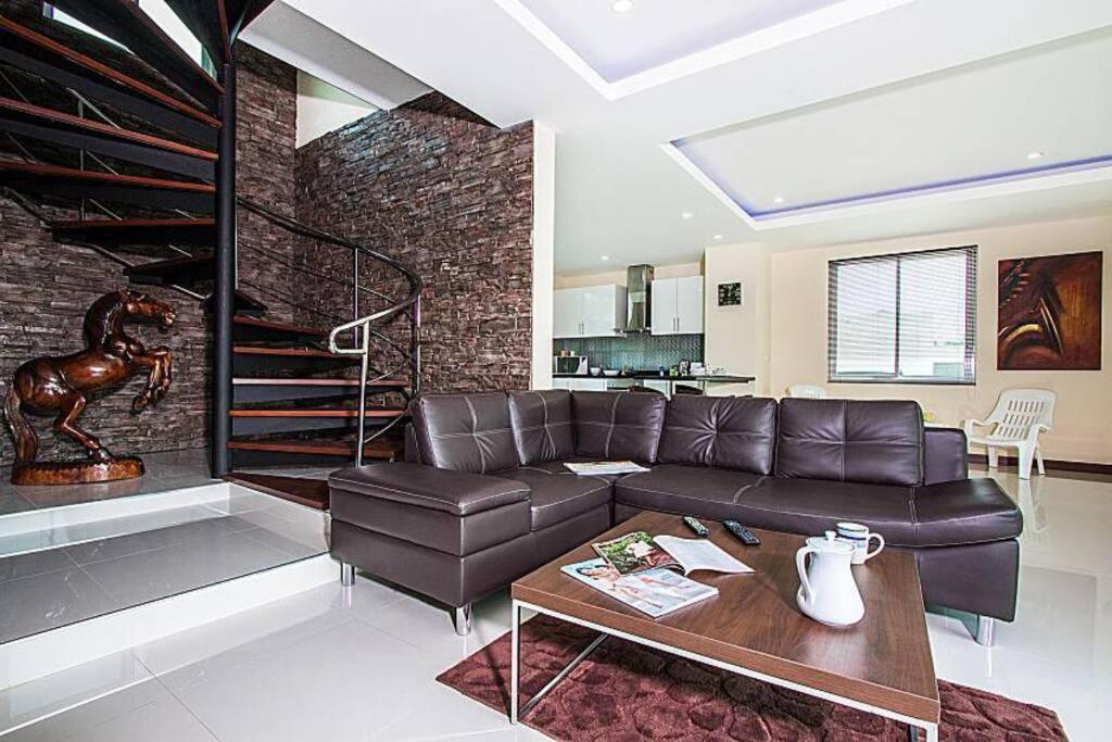 Private 3-Bed Villa/Jacuzzi/Pool/Family Friendly