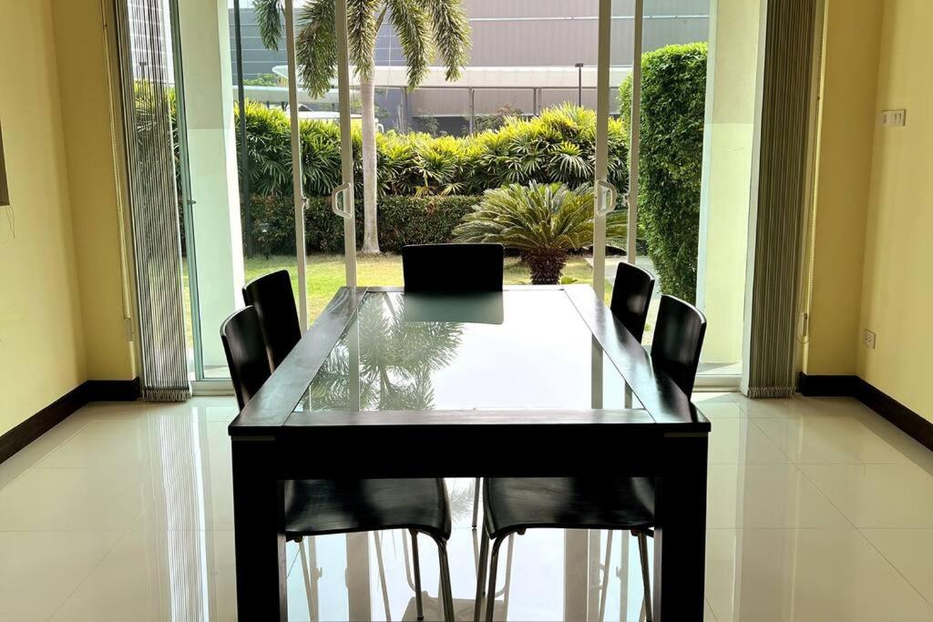Private 3-Bed Villa/Jacuzzi/Pool/Family Friendly photo 3