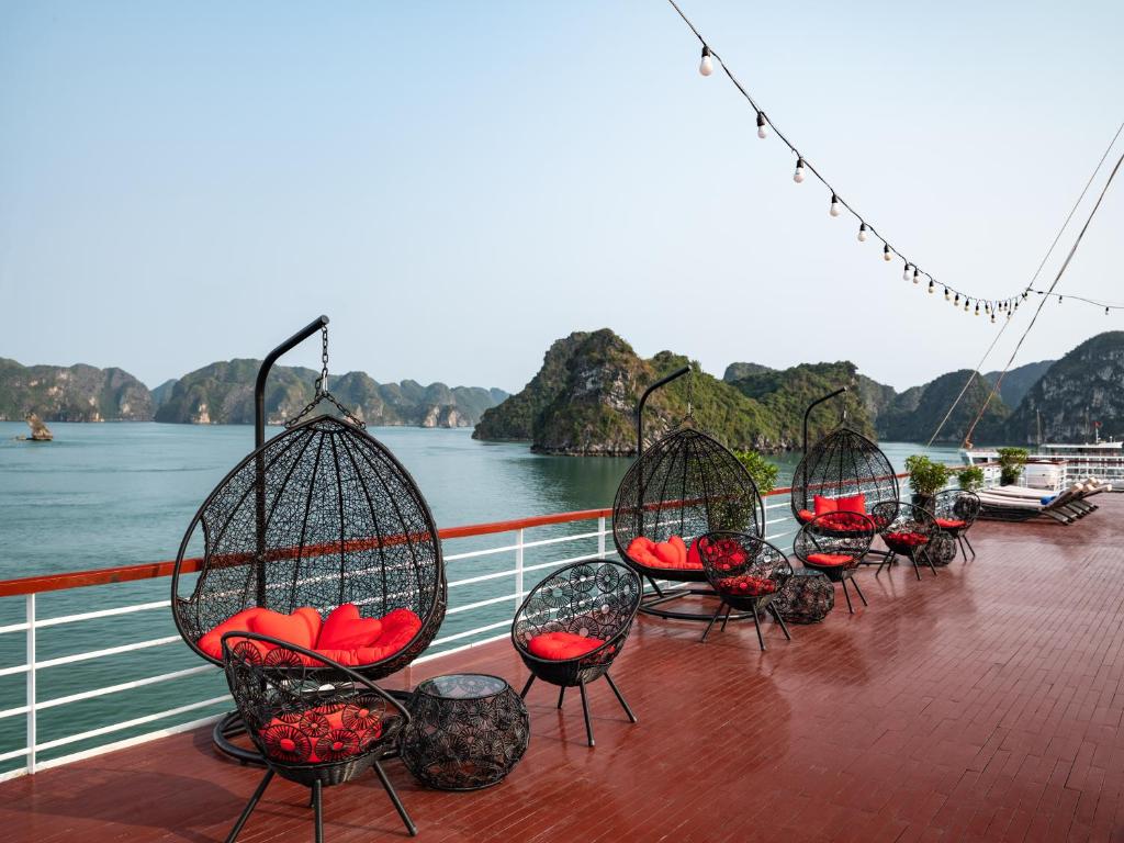 Aqua Of The Seas Cruise Halong