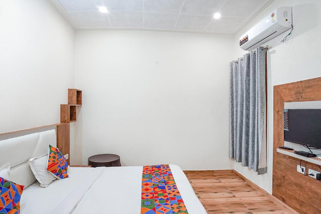 FabHotel Sirtaj Suites photo 3