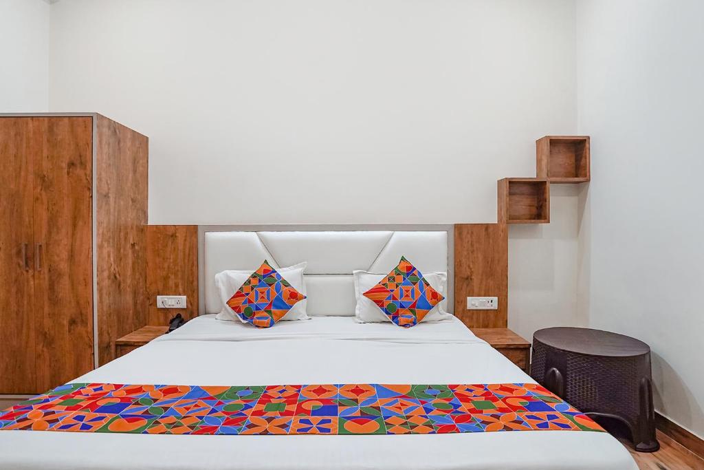 FabHotel Sirtaj Suites photo 1