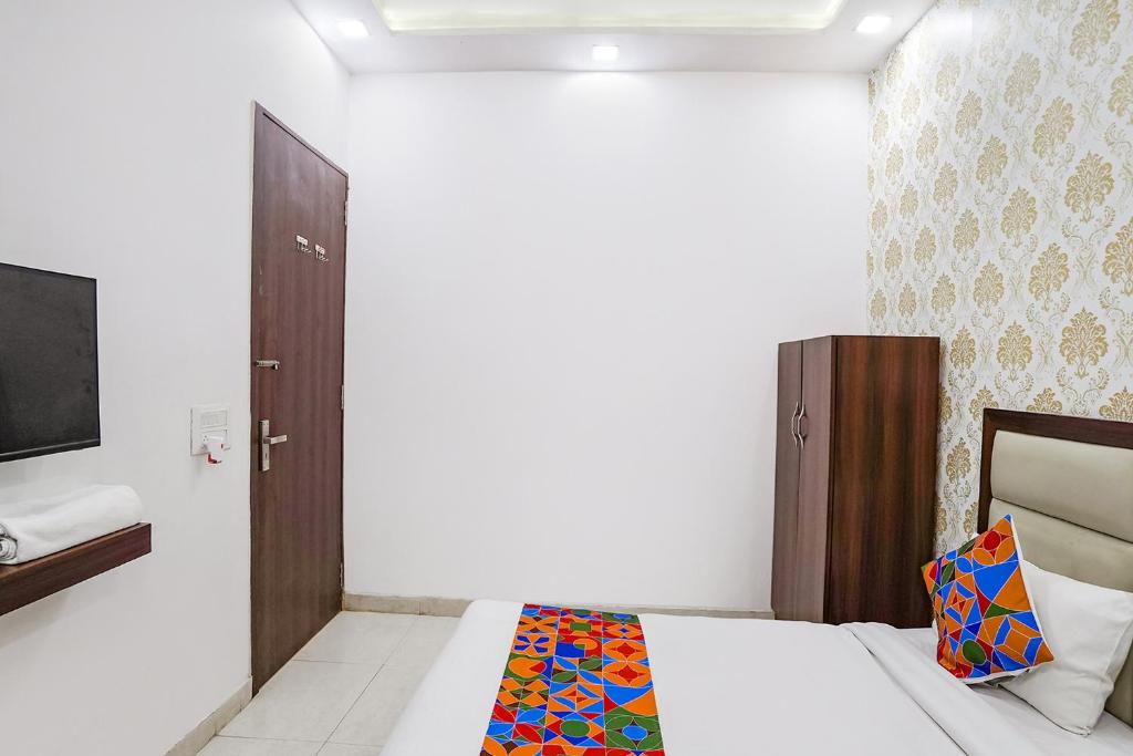 FabHotel Swess photo 4