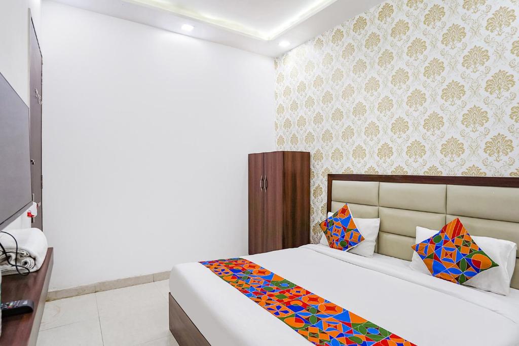 FabHotel Swess photo 2