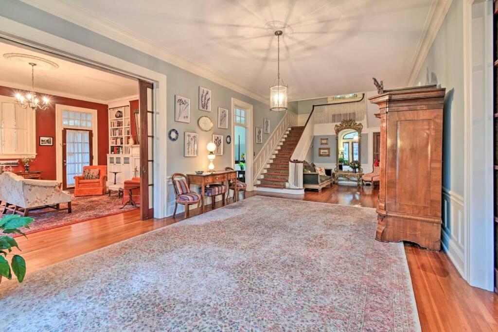 Gorgeous, Southern Home in Beautiful Cheraw photo 2