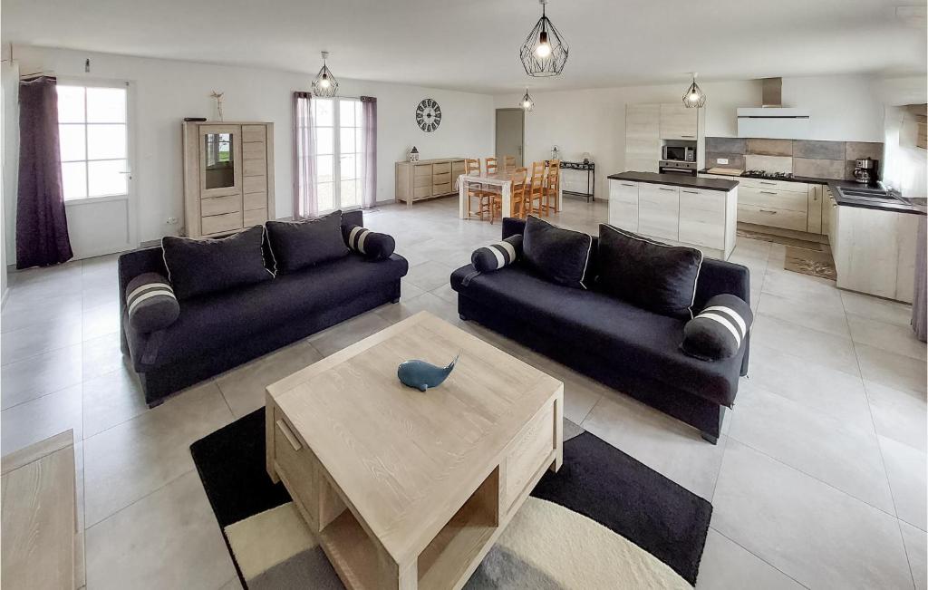 Nice Home In Sainte-marie-de-r With Wifi And 3 Bedrooms photo 1