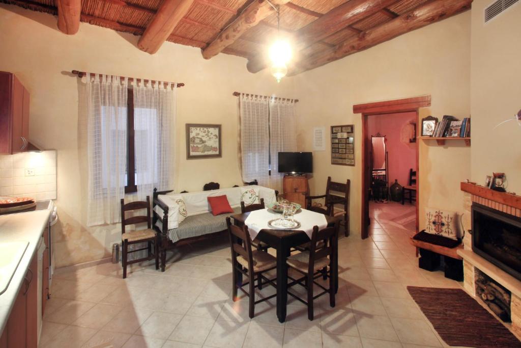 2 bedrooms house with furnished terrace at Georgioupoli 3 km away from the beach photo 4