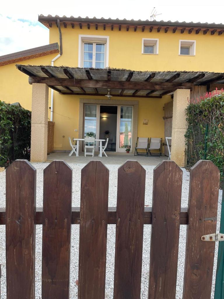 Appartamenti Teresa & Adele, 2 km dal mare, 2 bagni, giardino recintato, WIFI, posto auto photo 1