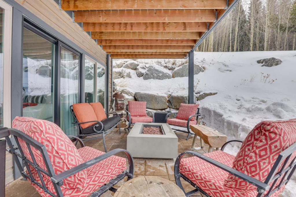 Modern Alma Vacation Rental with Mountain Views! photo 2