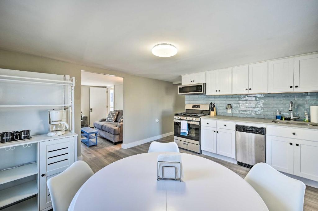 Lovely Rockport Apartment, Walk to Beaches! photo 1