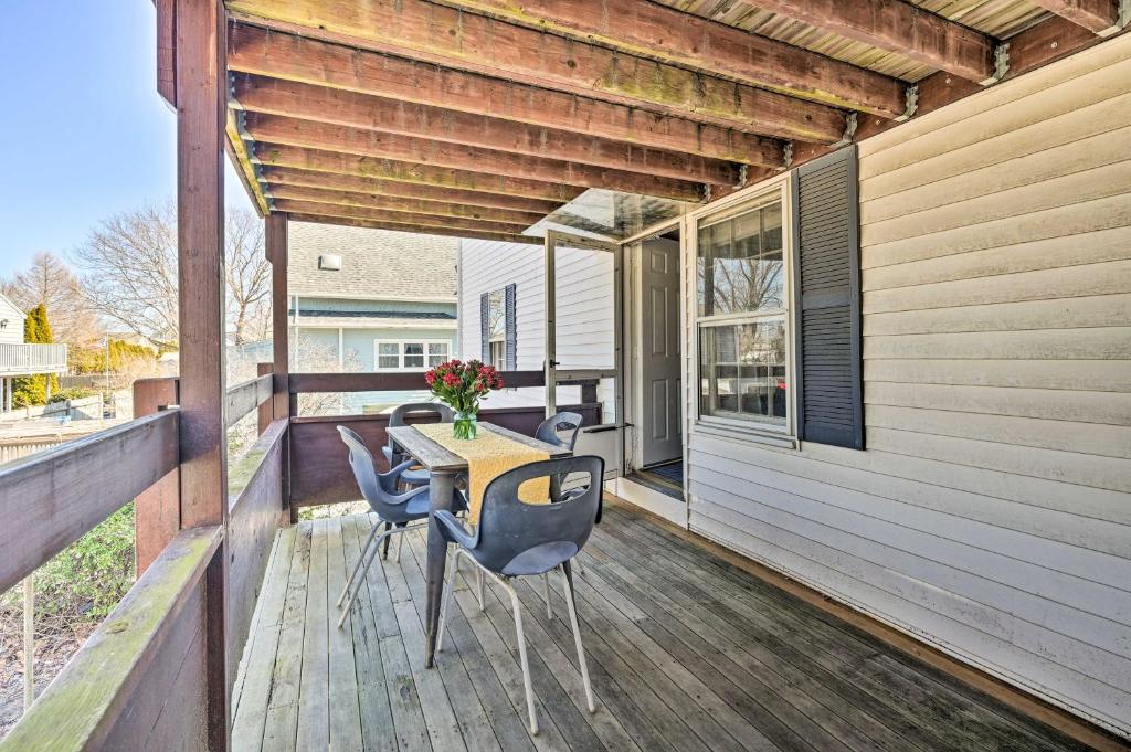 Lovely Rockport Apartment, Walk to Beaches! photo 2