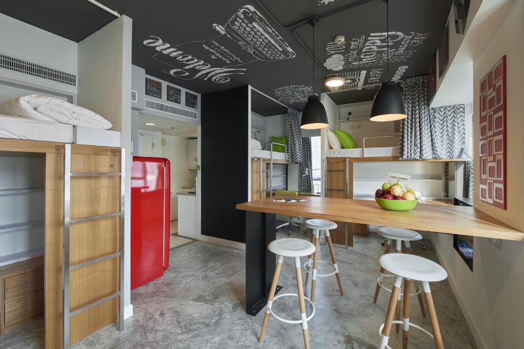 Четырехместный (Номер Commune с выходом к бассейну), Campus Hong Kong