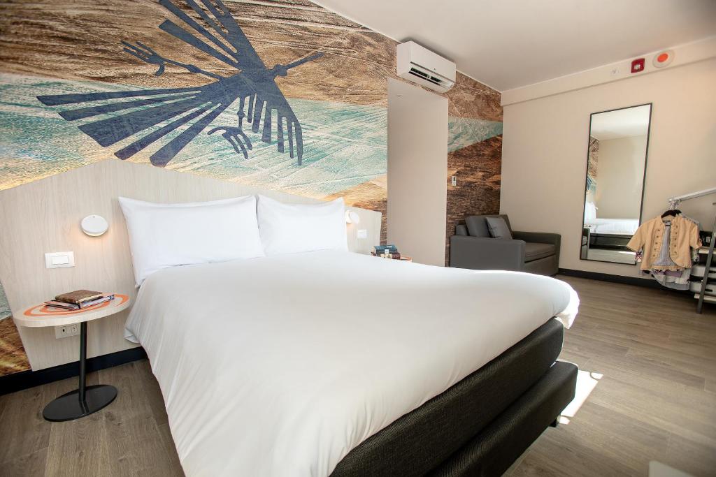 ibis Styles Lima Benavides Miraflores Hotel - Tap to explore photos
