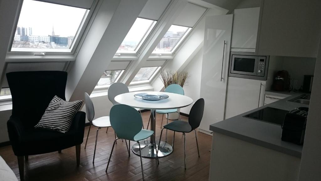 Студио (Номер-студио Делюкс «Топ 26», в мансарде), Kunsthaus Apartments