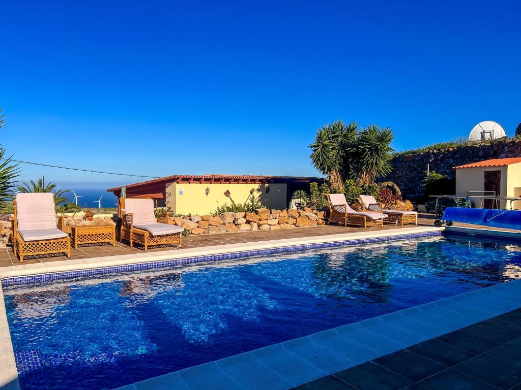 Exquisite rural house with garden, pool and sea views photo 2