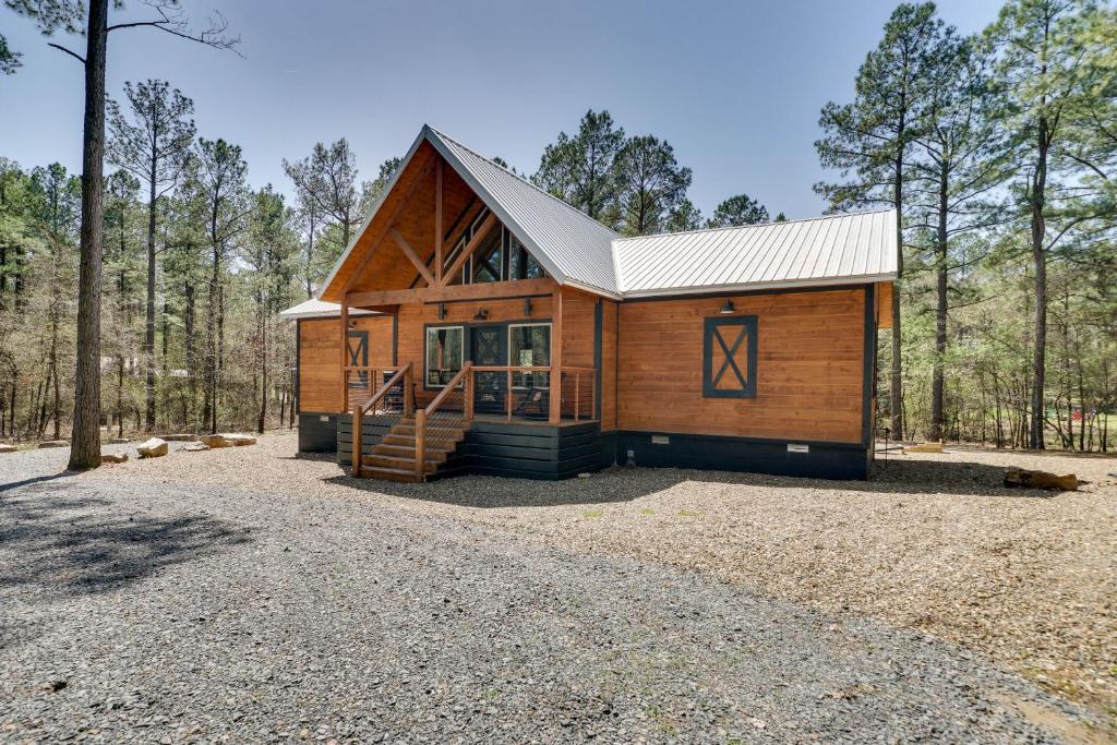 Family-Friendly Broken Bow Cabin Rental with Hot Tub photo 1