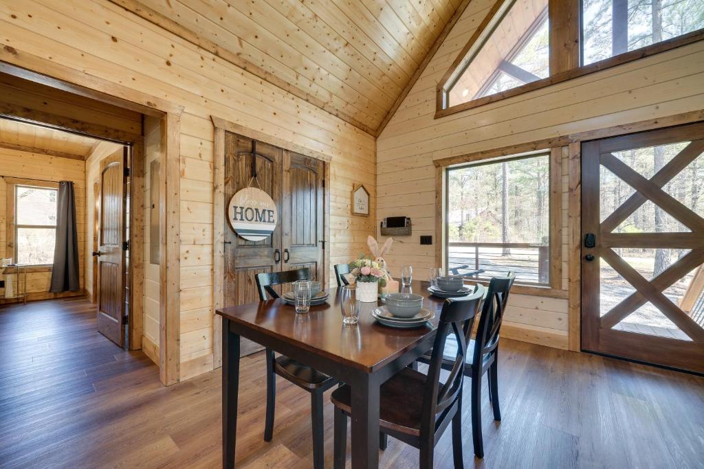 Family-Friendly Broken Bow Cabin Rental with Hot Tub photo 4