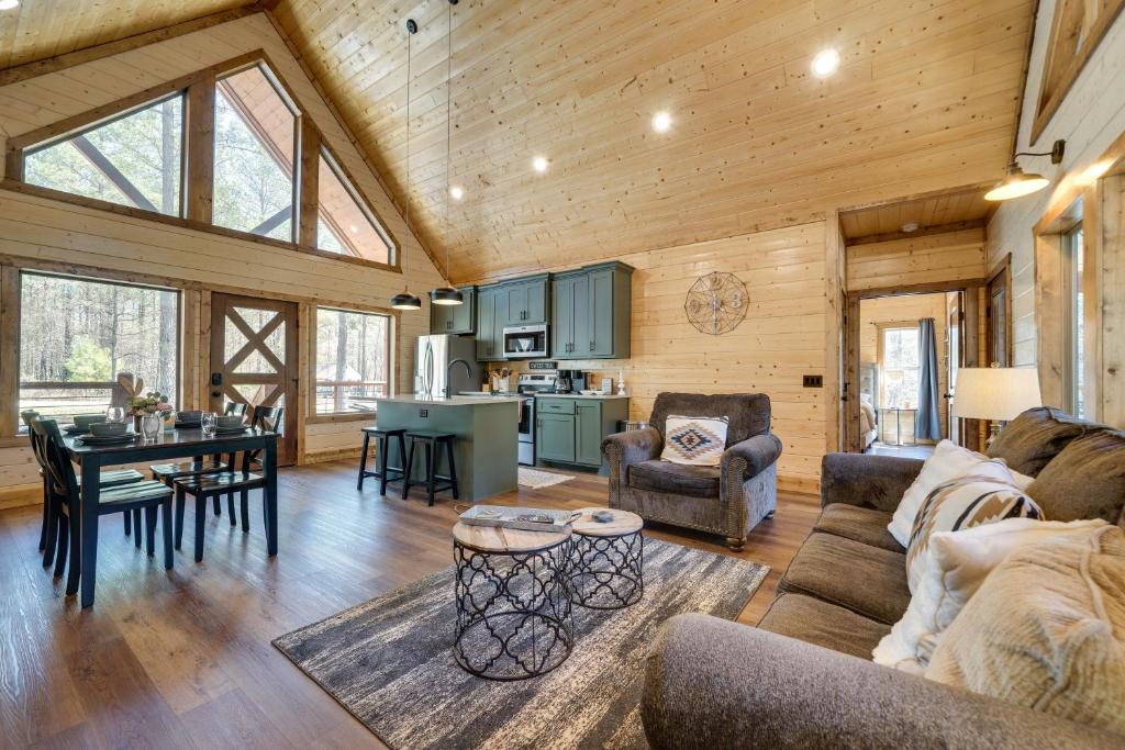Family-Friendly Broken Bow Cabin Rental with Hot Tub photo 3