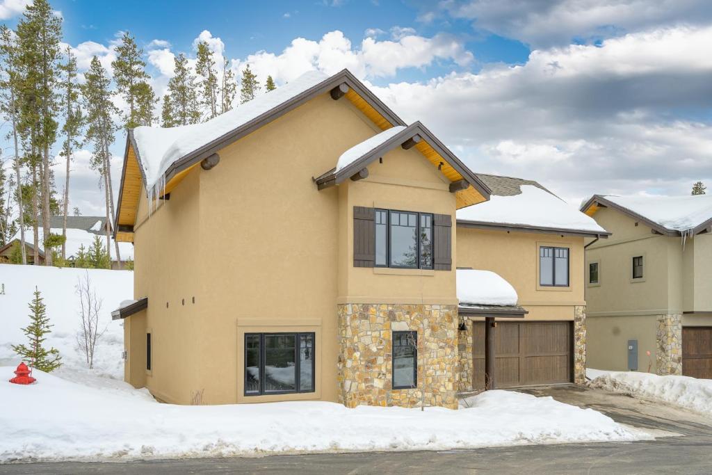 New Luxury Mountain Home 210 With Hot Tub and Great Views - 500 Dollars Of Free Activities and Equipment Rentals Daily photo 4
