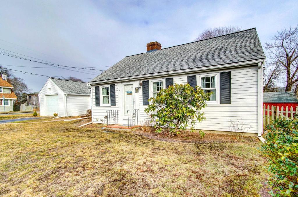 Hyannis Vacation Rental Home 2 Mi to Beach! photo 2