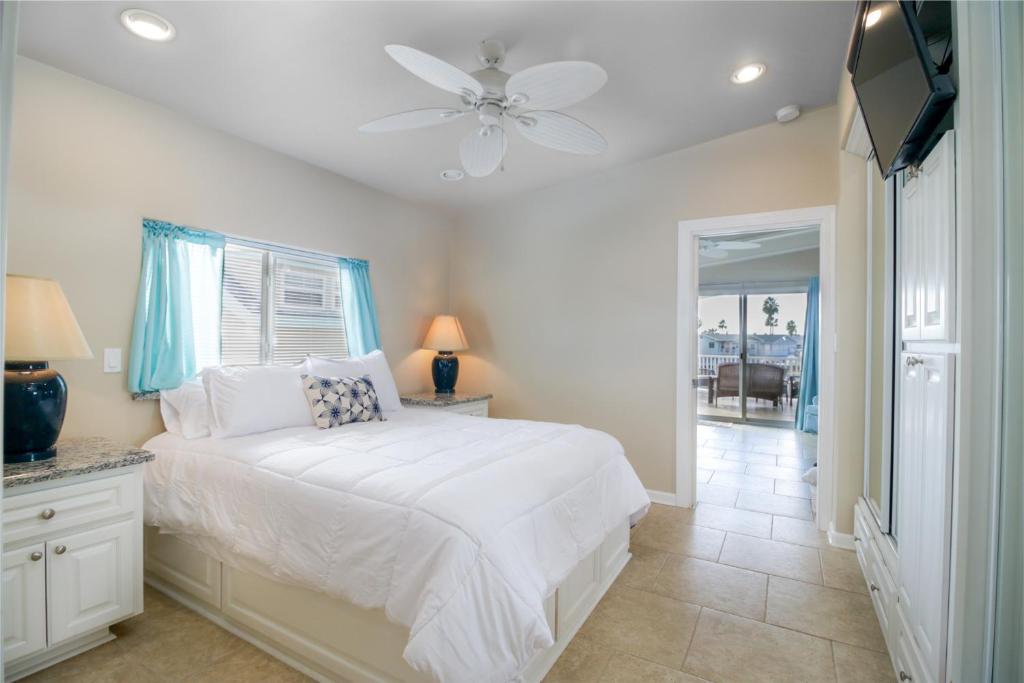 Waterfront Property with AMAZING Sunset Views in a Gated Community photo 1