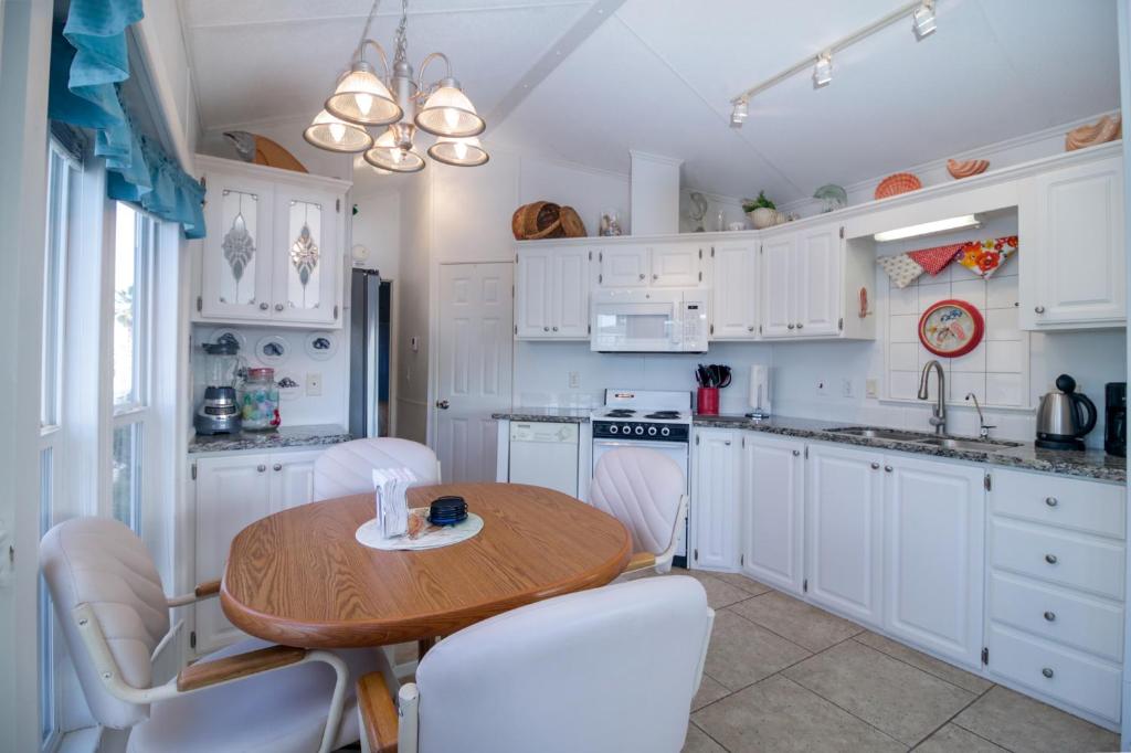 Waterfront Property with AMAZING Sunset Views in a Gated Community photo 4