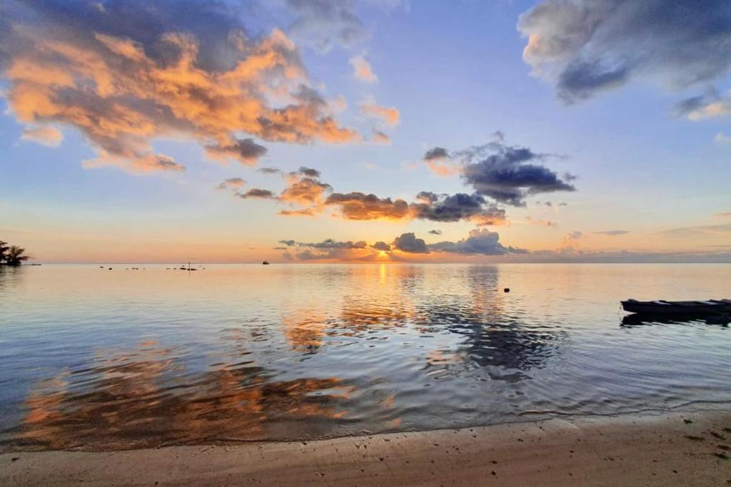 Auti studio direct access to the beach on Moorea with AC -WiFi - Netflix photo 3