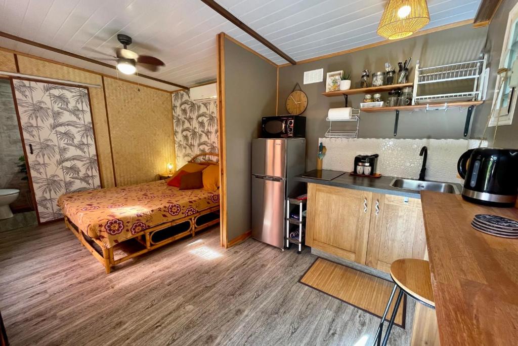 Auti studio direct access to the beach on Moorea with AC -WiFi - Netflix photo 2