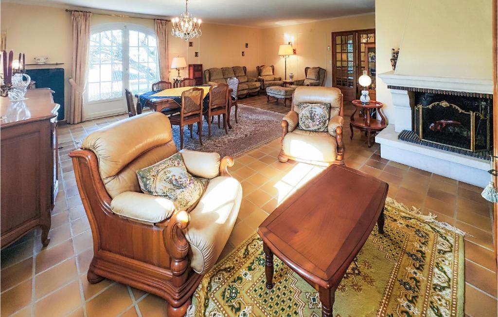 Amazing Home In Saint-chinian With Wifi And 3 Bedrooms photo 1