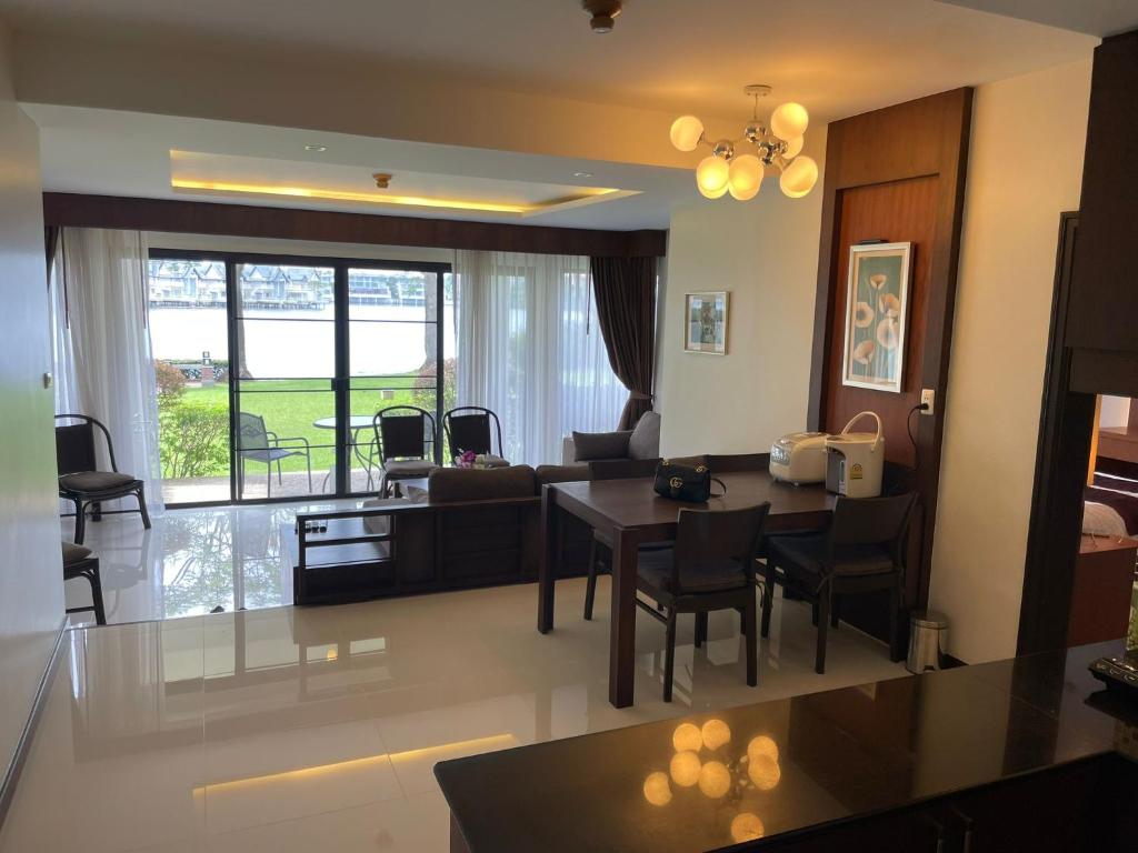 Lakeside Allamanda Apartment