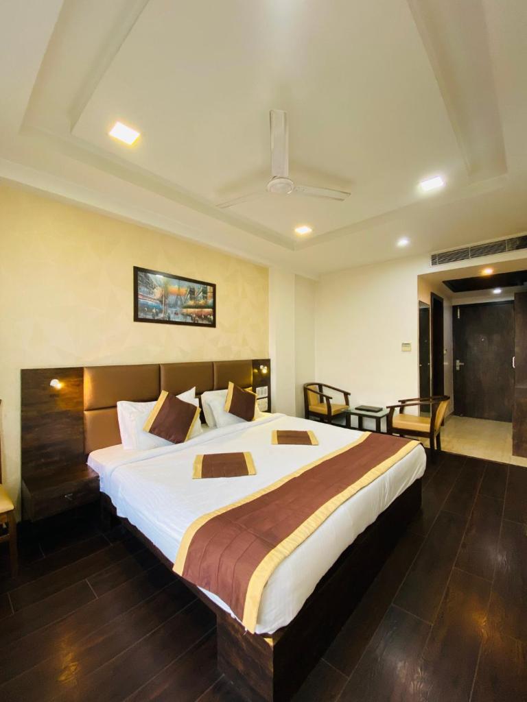 Hotel SS Grandeur photo 1