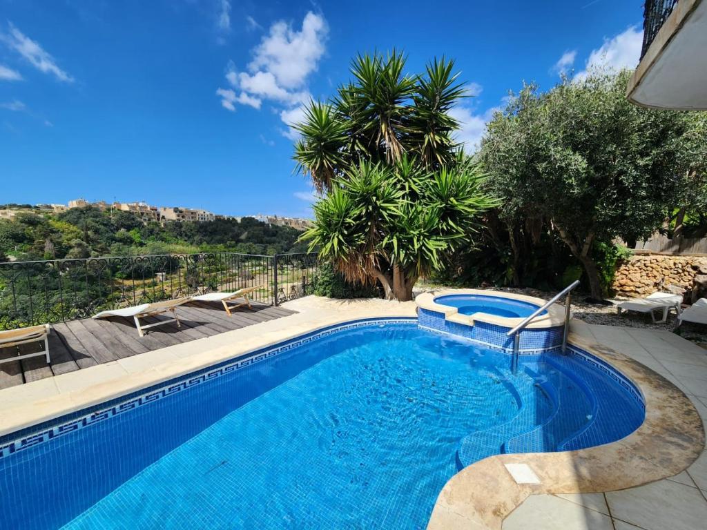 Best in Gozo, amazing views and pool, Bed and Breakfast Bedroom with Ensuite Bathroom