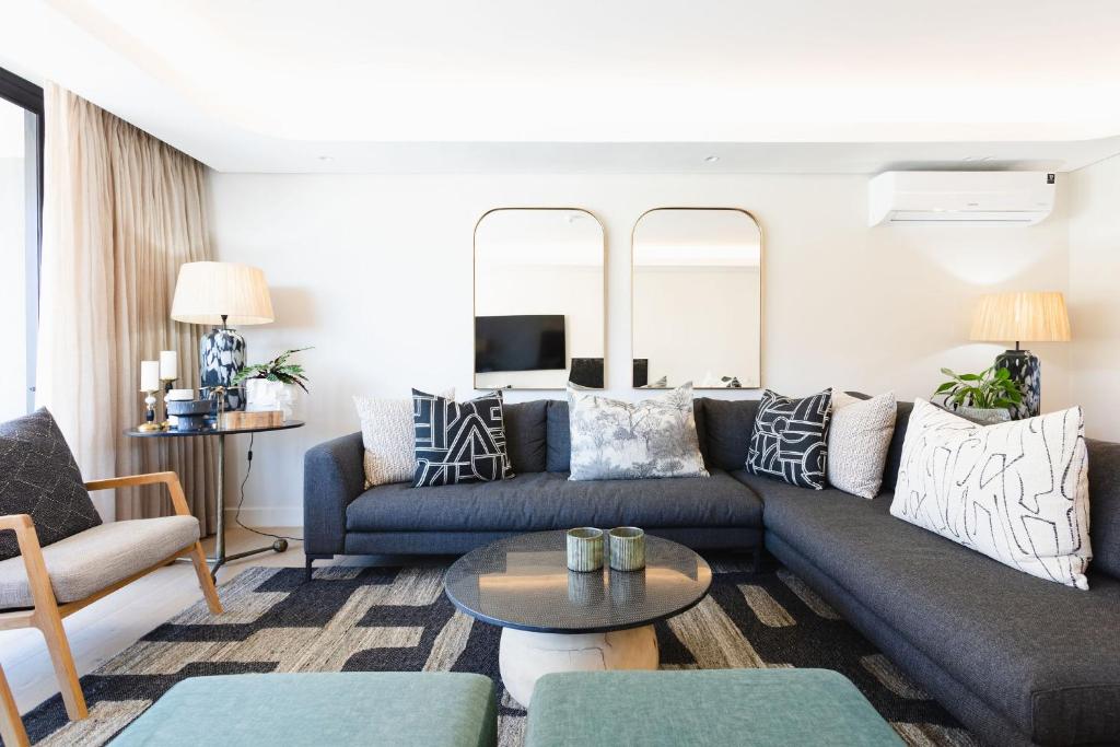 The View - Luxury Penthouse with rooftop pool - Tap to explore photos