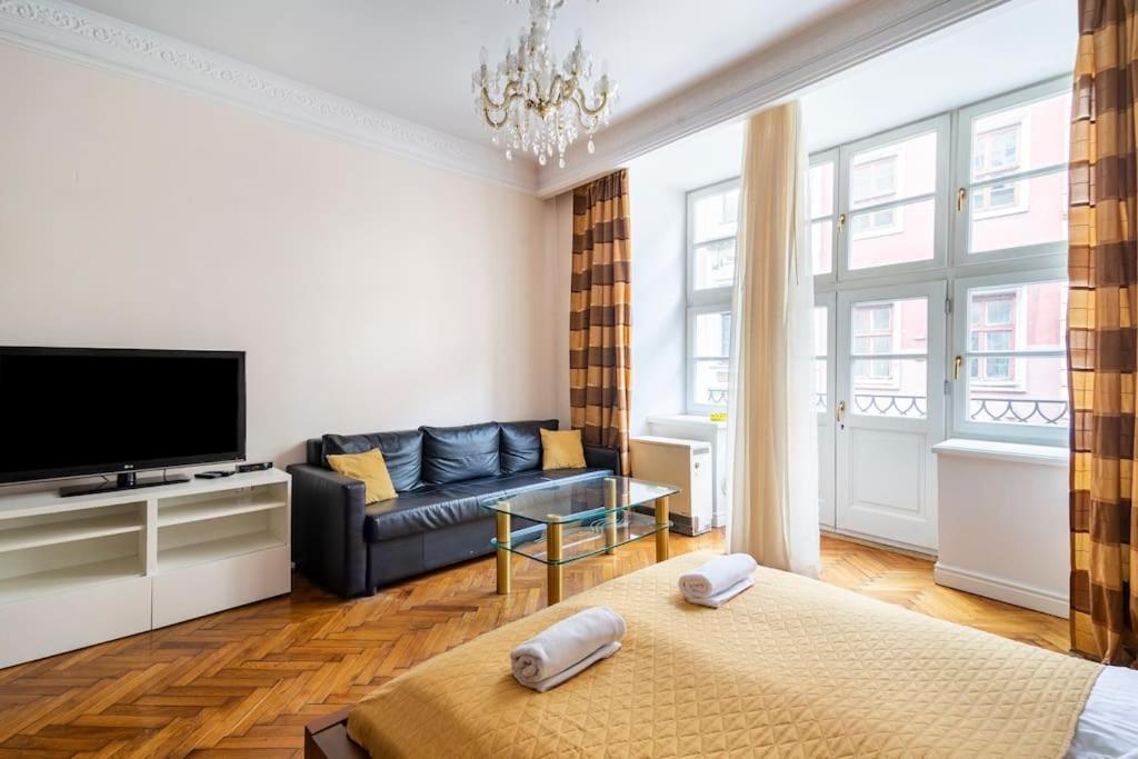 Floriańska Glamour Apartments - Tap to explore photos