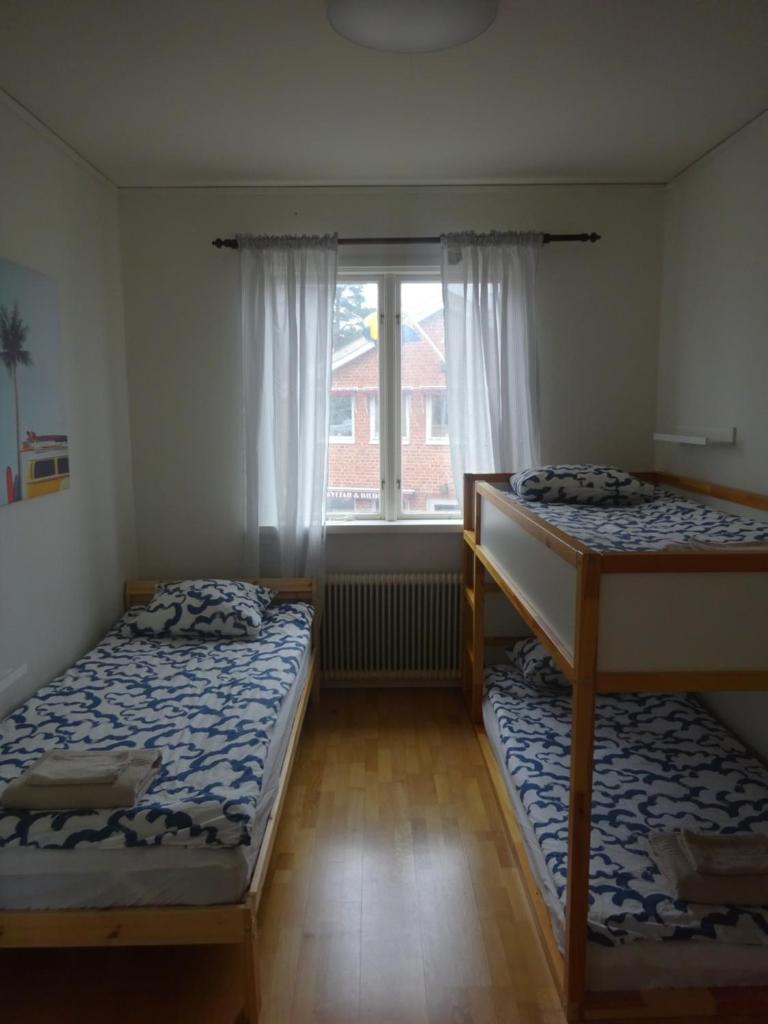 Spacious central 2bdrm apartment photo 3