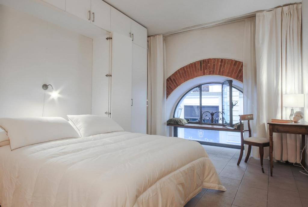 Duomo Deluxe Apartment - Tap to explore photos
