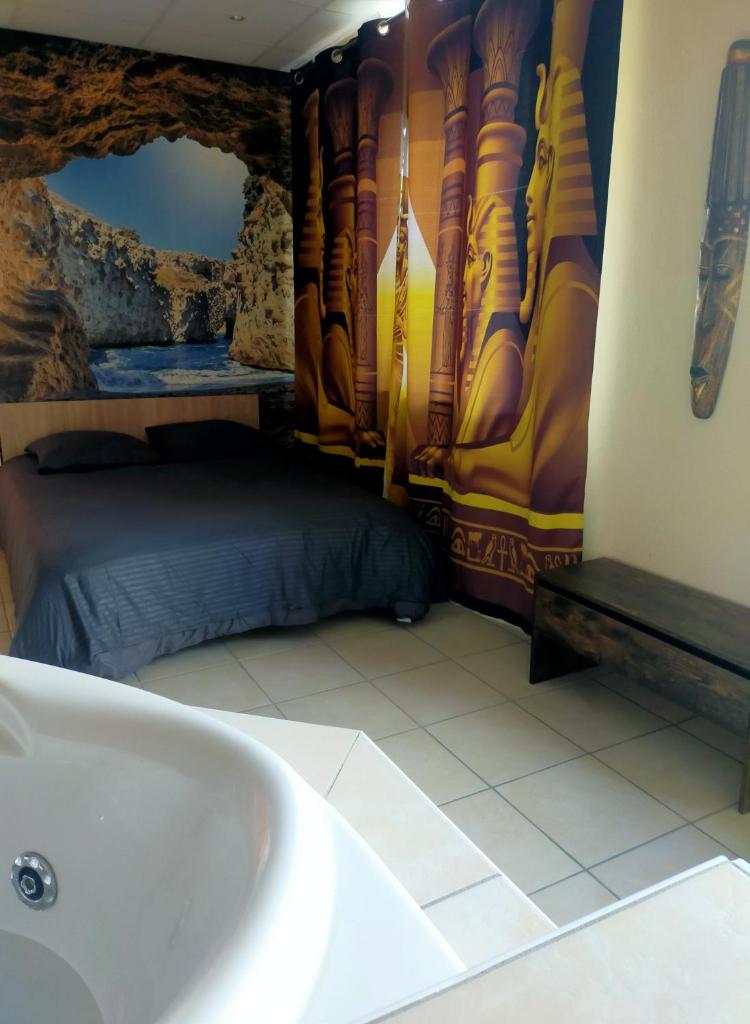 Love Paradise by Karen's Room Service photo 4