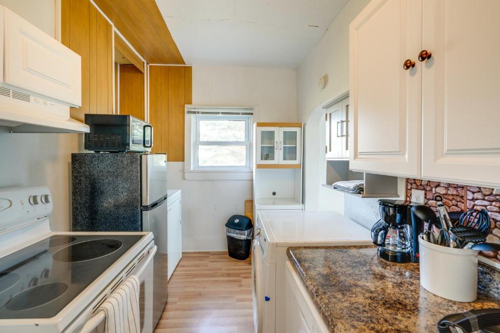 Cedar Rapids Vacation Home Near Downtown District! photo 2