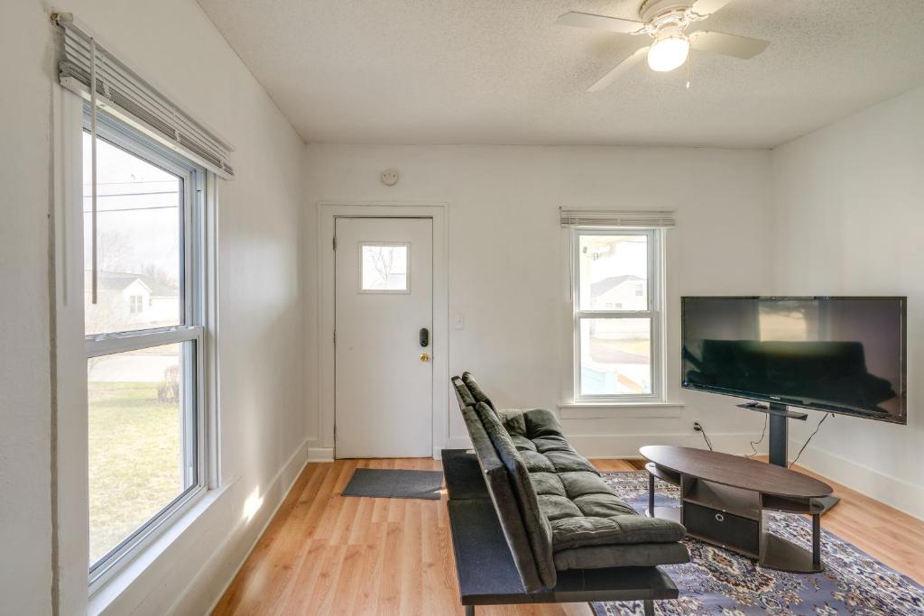Cedar Rapids Vacation Home Near Downtown District! photo 3