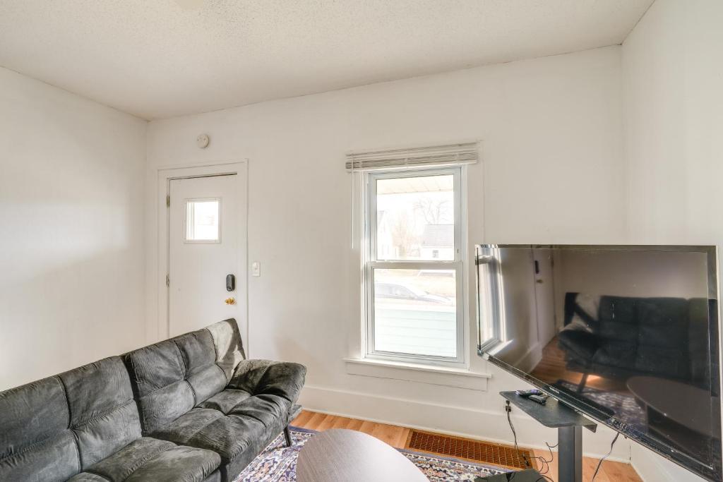Cedar Rapids Vacation Home Near Downtown District! photo 4