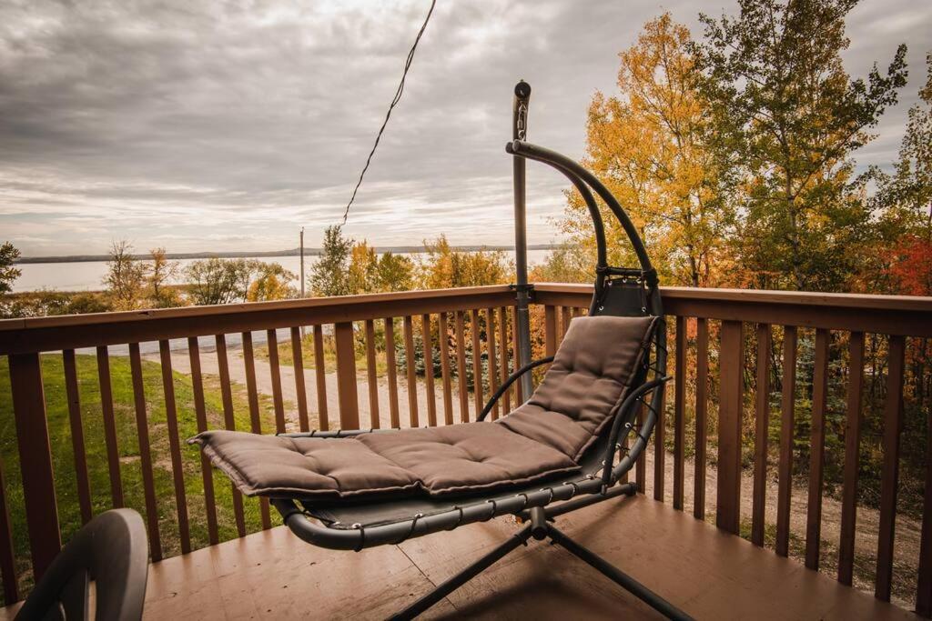 Cozy lake cottage photo 4