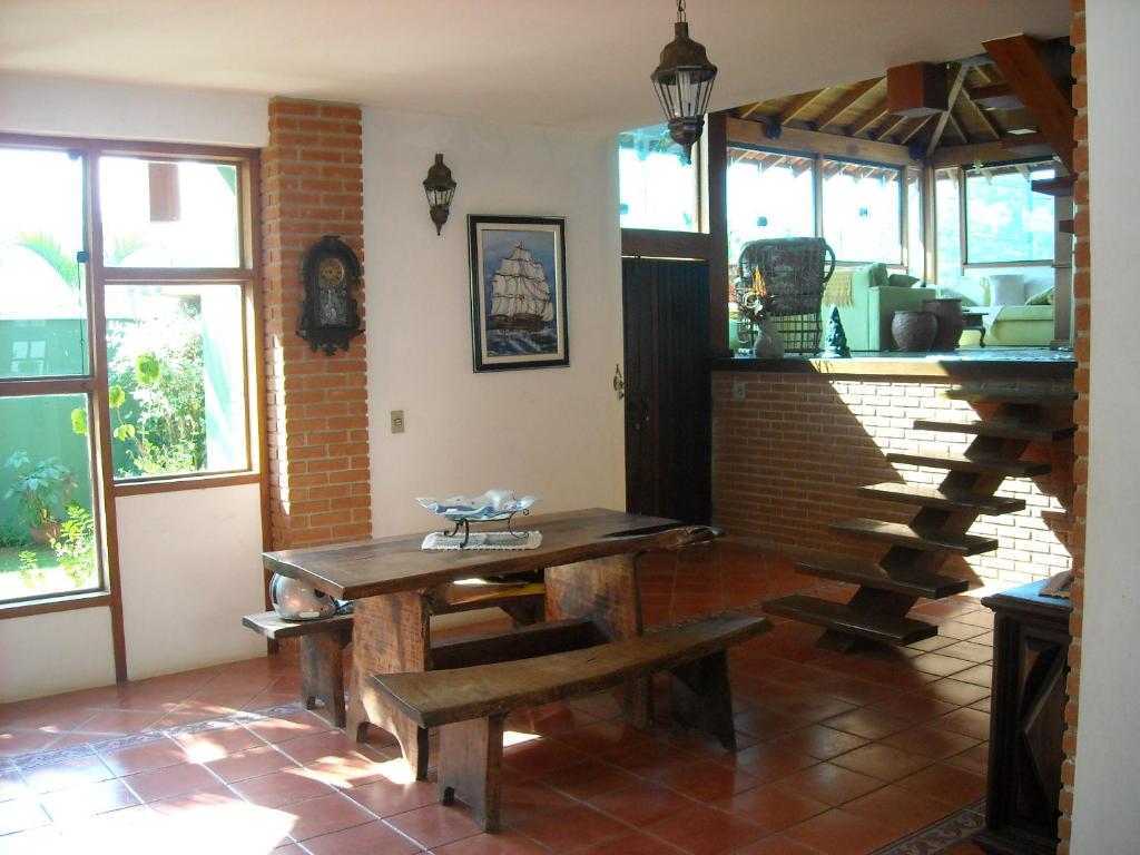 Casa à 250m praia Martim de Sá, 2 varandas, rede, jardim e wi-fi photo 3