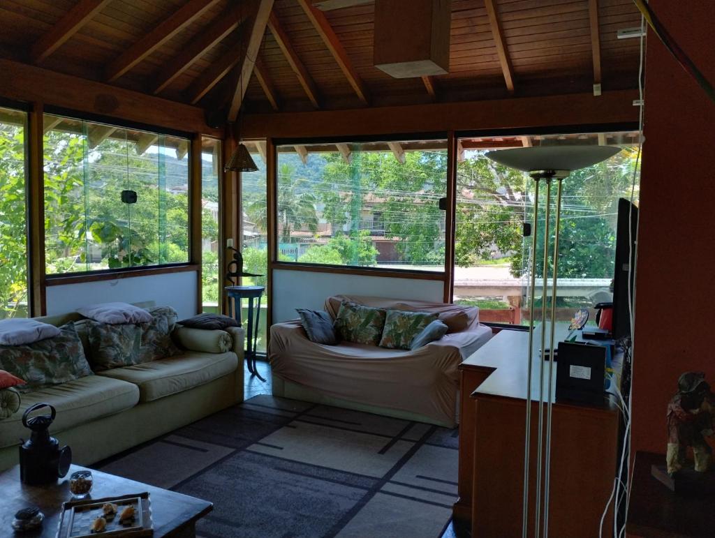 Casa à 250m praia Martim de Sá, 2 varandas, rede, jardim e wi-fi photo 1