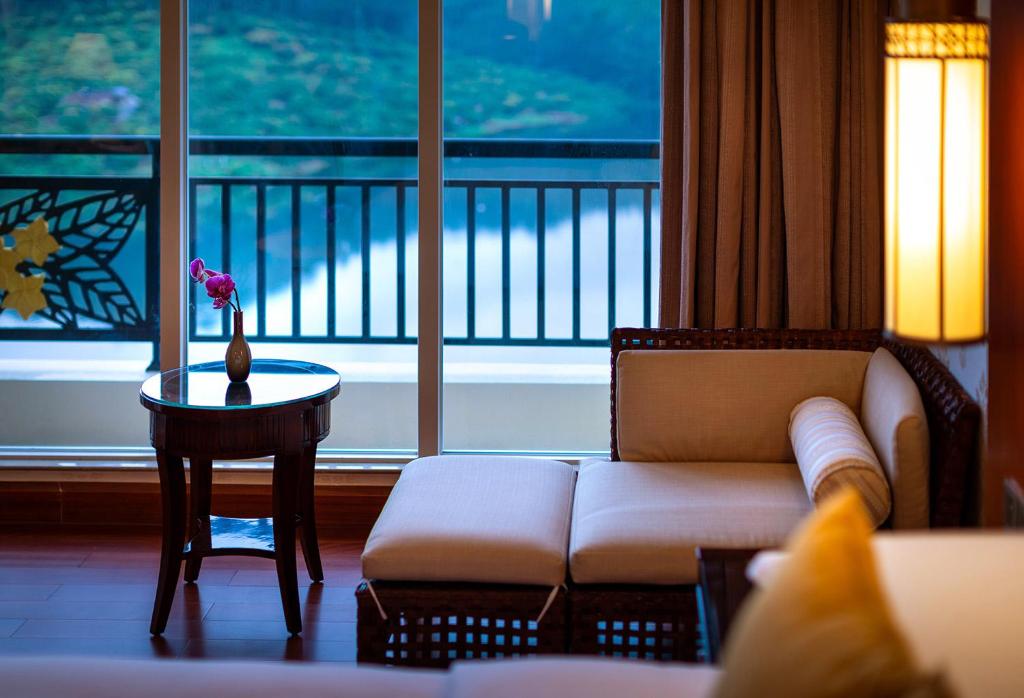 Good View Hotel Tangxia - 15 mins drive from Dongguan South Railway Station Room Type - Lake View Deluxe Twin Room