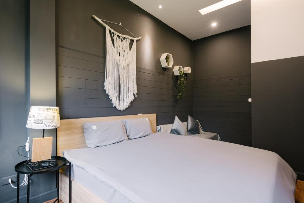 KemKayVilla w 5BR_ Bathtub_RooftopViews_30s to HoanKiem Lake