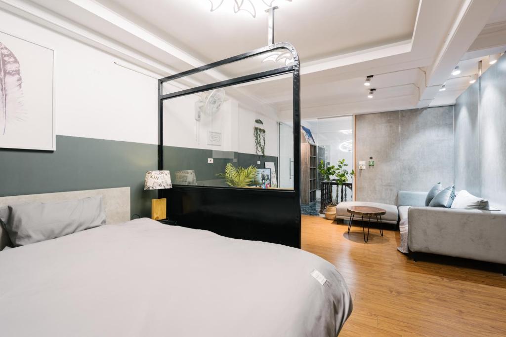 KemKayVilla w 5BR_ Bathtub_RooftopViews_30s to HoanKiem Lake