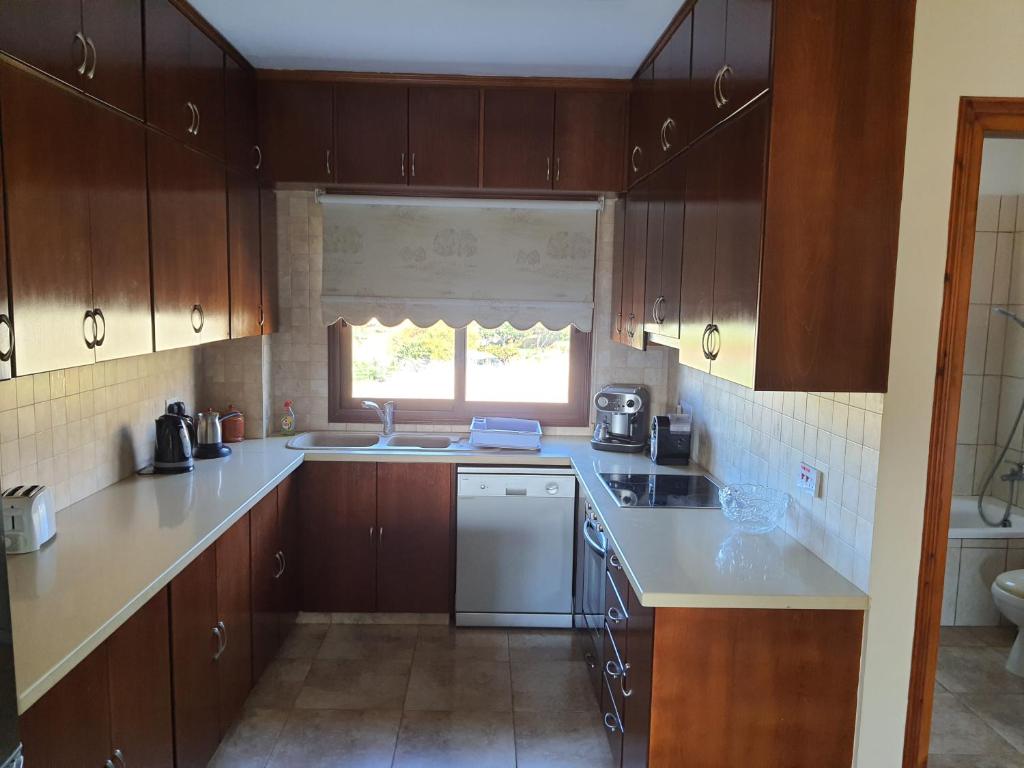 JOANNA SUNSET APTS Pomos photo 2