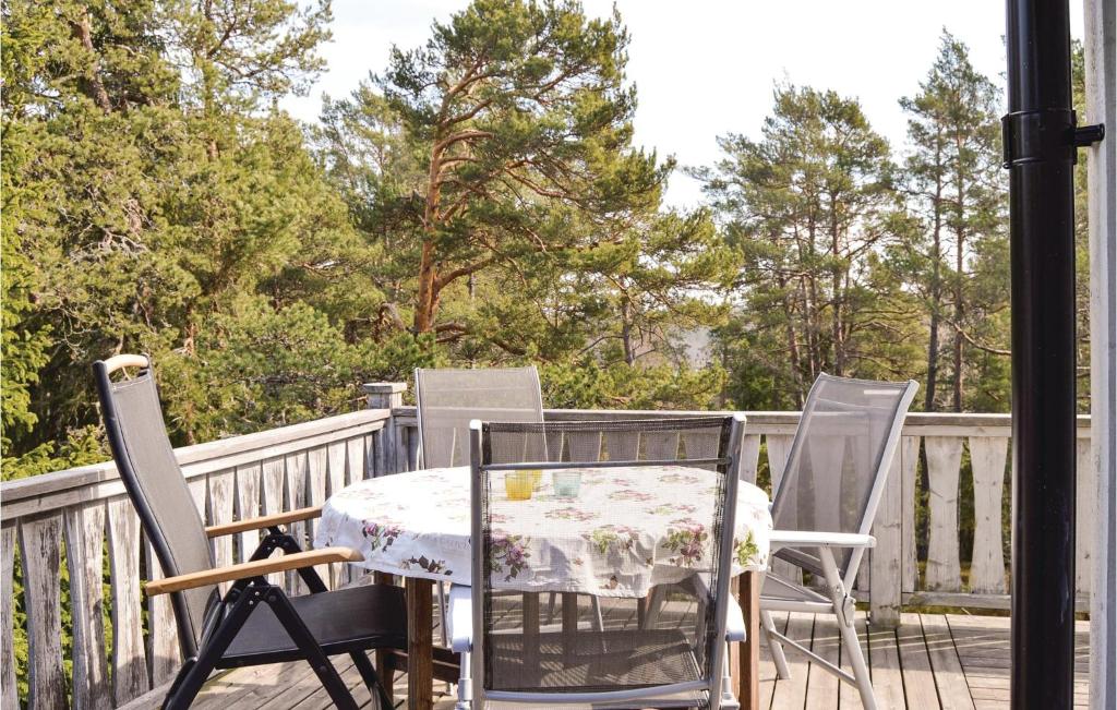 Awesome Home In Djurhamn With 3 Bedrooms photo 4