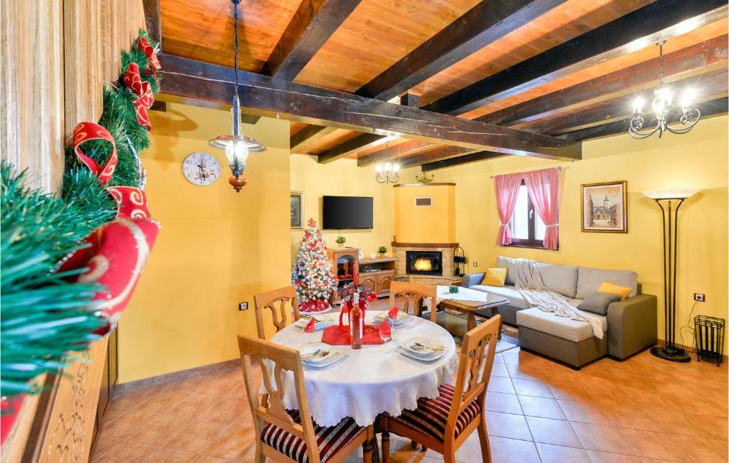 Awesome Home In Adamovec With 2 Bedrooms, Sauna And Wifi photo 1