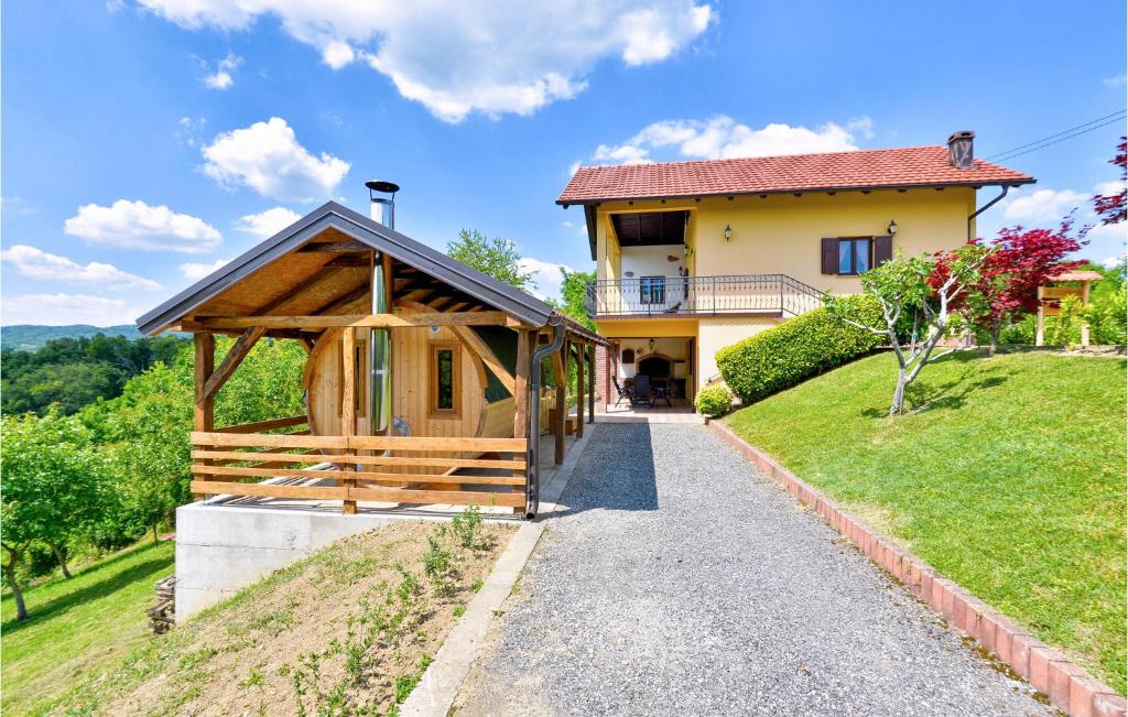 Awesome Home In Adamovec With 2 Bedrooms, Sauna And Wifi
